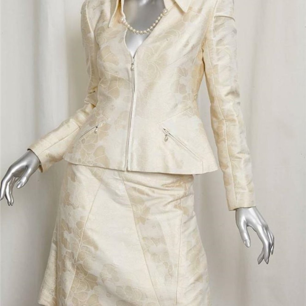 AUTHENTIC CHANEL Cream Cotton+Silk Jaquard Suit